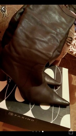 Продам женские сапоги ботфорты из натуральной кожи. Сзади декорированы красивой . . фото 3