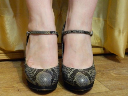 Продам классные туфли, сделанные под рептилию. Каблук треугольной формы, замшевы. . фото 7