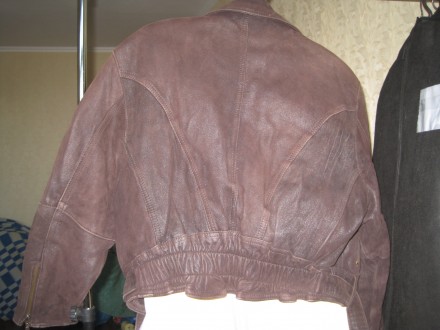 качественная ,замшевая куртка, в отличном состоянии , 48-50размер.. . фото 2