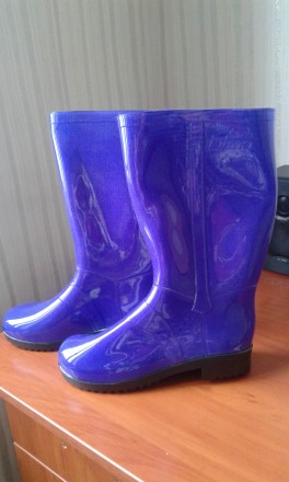 Новые резиновые сапожки, цвет сиренево-фиолетовый неон, по стельке 23,8см.. . фото 2