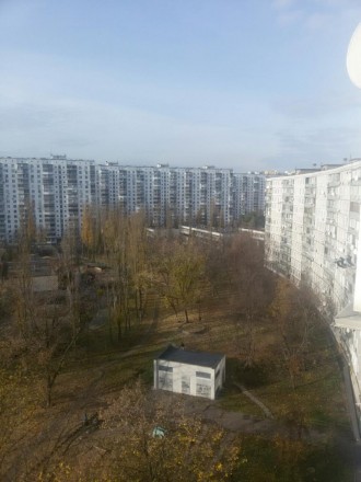 Продается двухкомнатная раздельная квартира,в Дарницком районе,возле метро Дарни. . фото 3