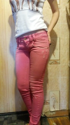 Качественные джинсы, красиого розового цвета (ярче чем на фото) с легким эффекто. . фото 3