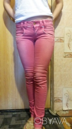 Качественные джинсы, красиого розового цвета (ярче чем на фото) с легким эффекто. . фото 1