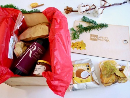 Команда "Местной Еды" представляет аппетитные корпоративные подарки в прекрасном. . фото 3
