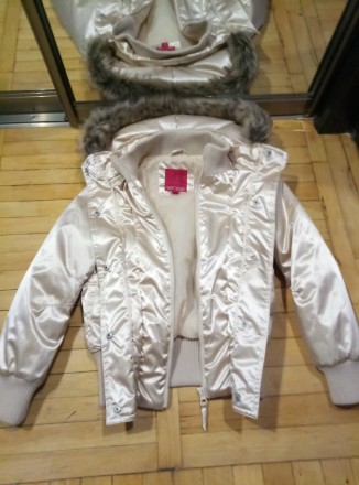 Продам очень симпатичную теплую куртку на рост 128- 134 в очень хорошем состояни. . фото 3