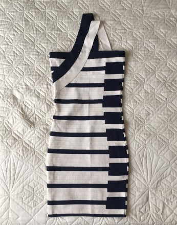 продам сине-бело летнее бандажное платье бренда Love Republic
бирки с размером . . фото 7