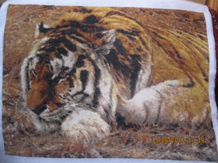 Ручная работа. Вышитая картина «Тигр». Картина выполнена на белой канве в техник. . фото 3