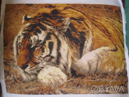 Ручная работа. Вышитая картина «Тигр». Картина выполнена на белой канве в техник. . фото 1