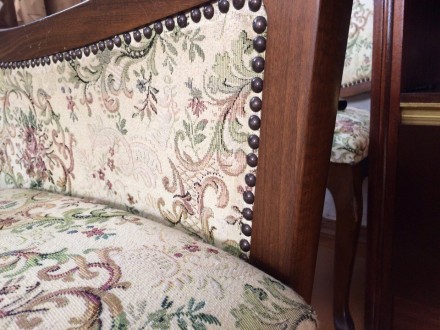ТОРГ!!!!
Шикарный венгерский гарнитур включает в себя диван, шесть стульев, 2 к. . фото 2
