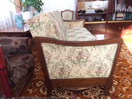 ТОРГ!!!!
Шикарный венгерский гарнитур включает в себя диван, шесть стульев, 2 к. . фото 10