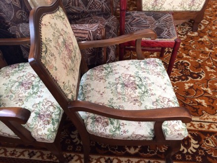 ТОРГ!!!!
Шикарный венгерский гарнитур включает в себя диван, шесть стульев, 2 к. . фото 3