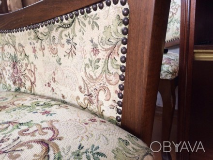 ТОРГ!!!!
Шикарный венгерский гарнитур включает в себя диван, шесть стульев, 2 к. . фото 1