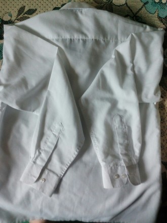 Продам белую рубашку,подросткового размера,ворот 34,не заношена,не застирана,оде. . фото 3