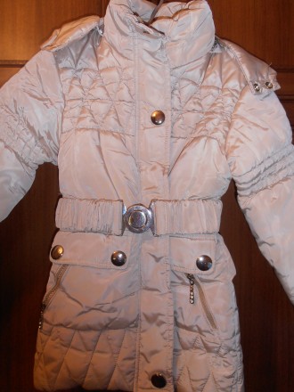 Демисезонная куртка на девочку бежевого цвета. Внутри искусственный мех. Состоян. . фото 2