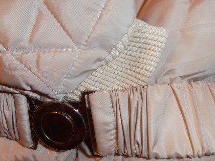 Демисезонная куртка на девочку бежевого цвета. Внутри искусственный мех. Состоян. . фото 5