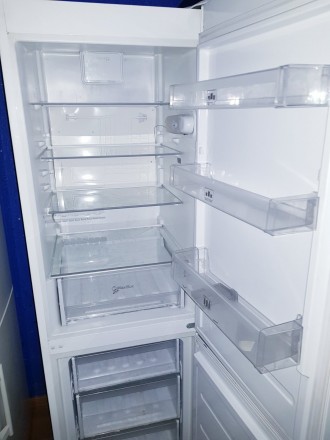 Надійний холодильник. Перевірений. 
Розміри 180/60/60 см. Холодильник помитий т. . фото 3