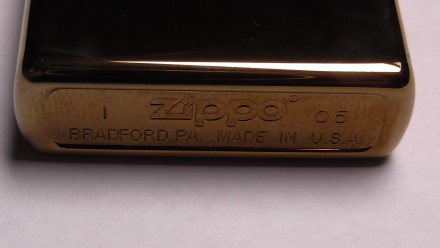 Зажигалка ZIPPO.
полированная латунь,классический узор,инкрустирован камень SWA. . фото 11