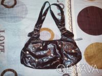 Продам сумочку женскую, среднего размера.  Материал - кожзам с лаковым покрытием. . фото 3