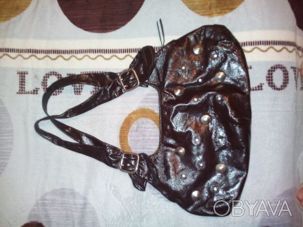 Продам сумочку женскую, среднего размера.  Материал - кожзам с лаковым покрытием. . фото 1