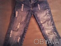 джинсы почти новые ,синие ,узкие   с эффектом потертости и драными коленями, про. . фото 5