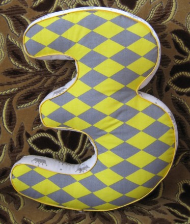 Декоративна цифра-подушка "3" виконана із польської бавовняної тканини, висотою . . фото 3