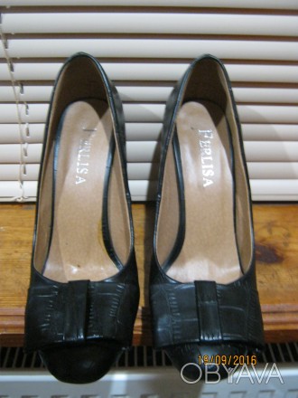 Туфли женские, 39 размер, длина стельки 26 см, высота каблука 11 см.
Идеальное . . фото 1
