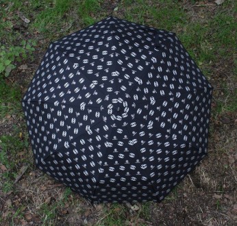 Для любителей элегантных аксессуаров представляем зонт черного цвета.
Компактный. . фото 2