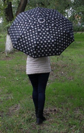 Для любителей элегантных аксессуаров представляем зонт черного цвета.
Компактный. . фото 6