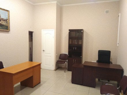 Сдаётся фасадный комфортный офис (одно уютное помещение и санузел) площадью 22 к. Малиновский. фото 2