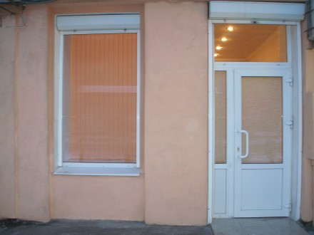 Сдаётся фасадный комфортный офис (одно уютное помещение и санузел) площадью 22 к. Малиновский. фото 8