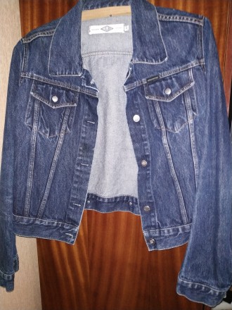 Джинсовый Пиджак куплен в Италии одет пару раз. Длинна пиджака 53см, рукав 64 см. . фото 3