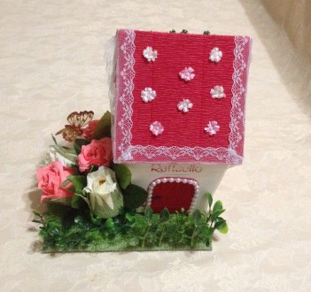 Домик с конфетами Raffaello. Конфеты в домике и в цветах.. . фото 3