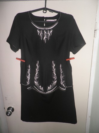 продам костюм: блуза и прямая юбка до колен черного цвета, замеры блузы: полуобх. . фото 2