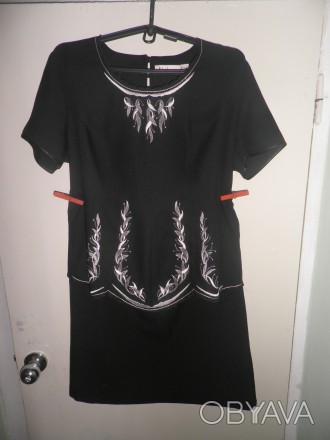 продам костюм: блуза и прямая юбка до колен черного цвета, замеры блузы: полуобх. . фото 1