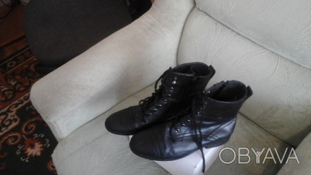 Ботиночки женские черные кожаные впереди на шнурках,сбоку молнии легкие и мягкие. . фото 1
