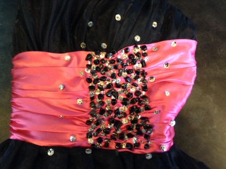 Платье нарядное черное с розовым декором. Новое. Невероятно красивое!!! Размер S. . фото 3