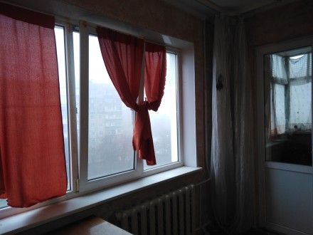 Расположена в центре микрорайона, окна на две стороны, с лицевой стороны панорам. Саксаганский. фото 9