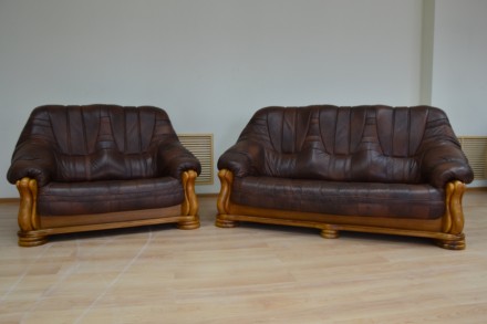 Материал: Кожа
Комплект кожаной мебели в комплектации 3+2 
Цвет: шоколад 
Кар. . фото 2