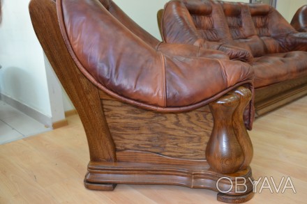 Материал: Кожа
Комплект кожаной мебели производства Бельгии на массивных дубовы. . фото 1