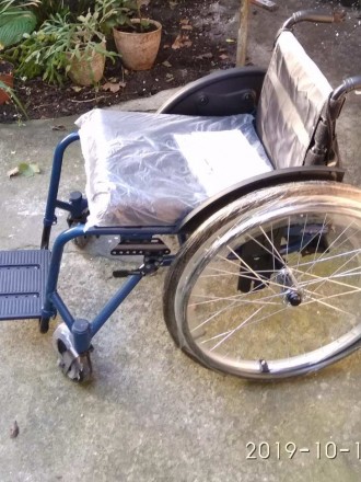 Инвалидная коляска, ширина сидения 40 см. Активного типа, удобна дома и на улице. . фото 2