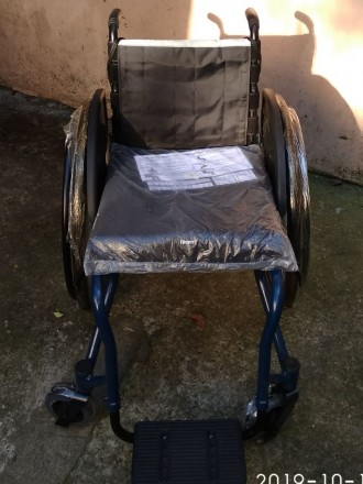 Инвалидная коляска, ширина сидения 40 см. Активного типа, удобна дома и на улице. . фото 3