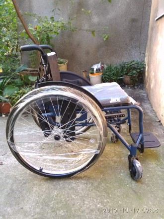 Инвалидная коляска, ширина сидения 40 см. Активного типа, удобна дома и на улице. . фото 4