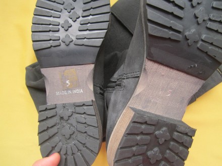 Фирменные новые качественные кожаные (нубук) демисезонные сапоги с потёртостями . . фото 4