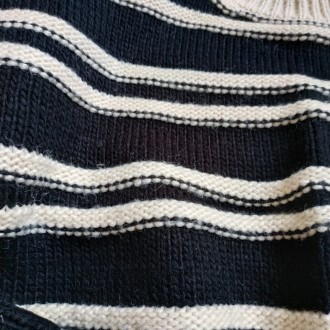 Объемный свитер, тёплая кофта от H&M/черная с бежевым/шерсть оверсайз
Размер ук. . фото 4
