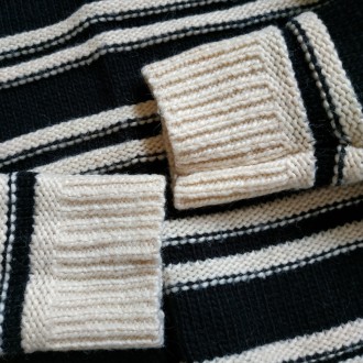 Объемный свитер, тёплая кофта от H&M/черная с бежевым/шерсть оверсайз
Размер ук. . фото 3