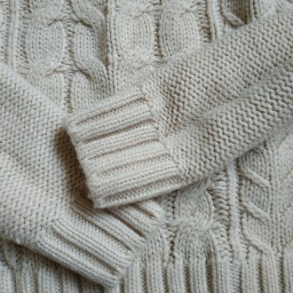 Базовый бежевый свитер с косами грубой вязки от Lindex
Размер указан -S-ка
дли. . фото 9
