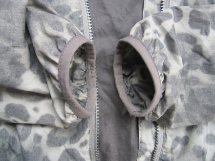 Стильная спортивная куртка ветровка с отражателями на карманах и вверху спинки ,. . фото 7