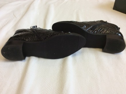 Ботинки размер 39,5 черные лаковые сбоку на змейке + шнуровка в отличном состоян. . фото 10