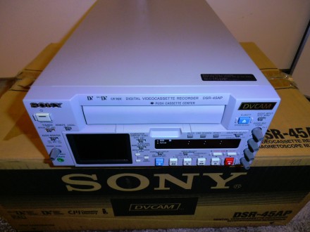 SONY DSR-45AP

Профессиональный компактный DVCAM видеомагнитофон

- Формат D. . фото 8