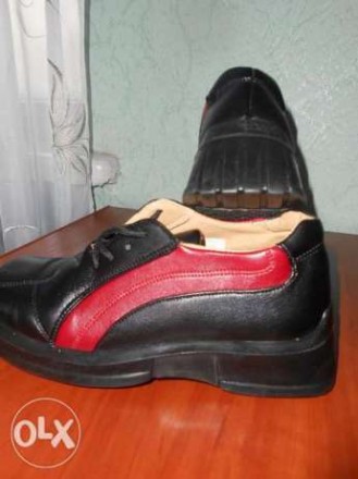 Дитячі черевики з якісного дермантину в двох забарвленнях - червоні з чорним та . . фото 3